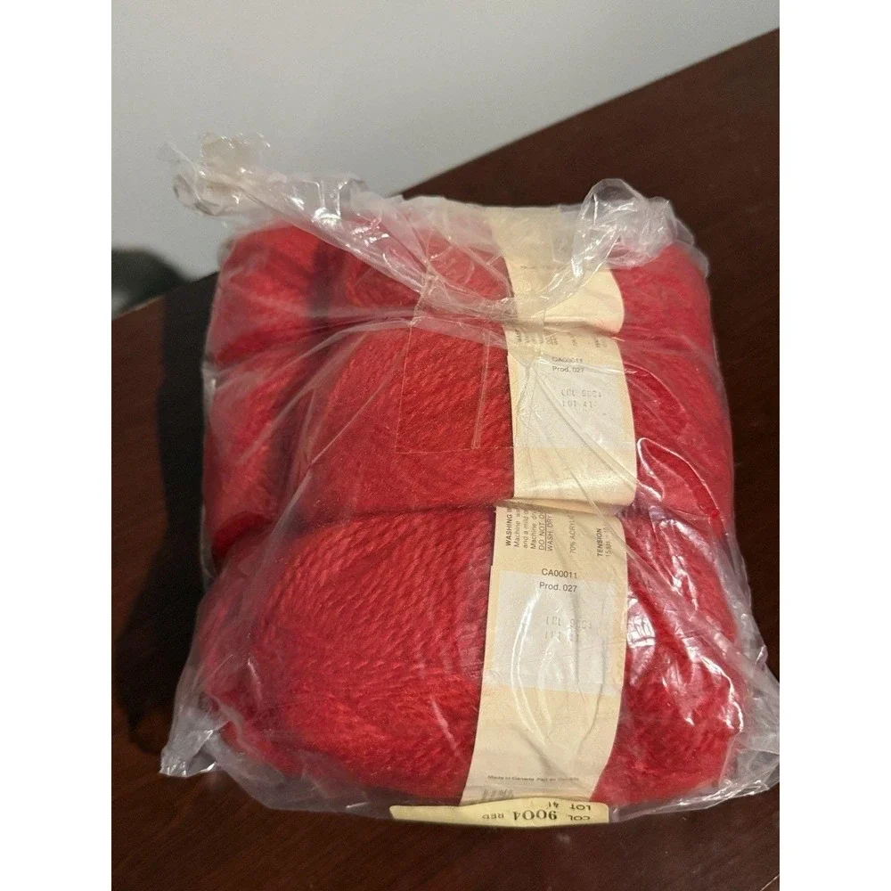 Patons DIANA 6 Brushed Chunky Soft Yarn Red Shade 9004 Red code B 7235‎ 15 sts
